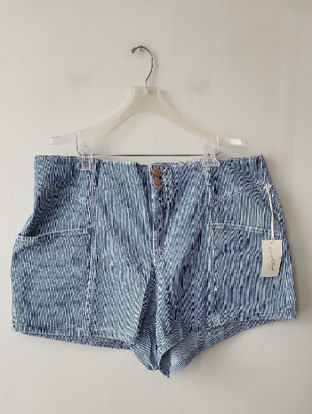 Universal Thread Blue and White Striped High-Waist Women’s Shorts - Picture 3 of 9